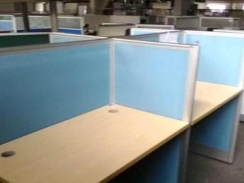 12月新入120套0.9x0.6m屏風辦公桌甩賣中，上海辦公用品超值優(yōu)惠